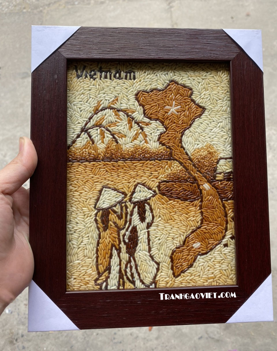 tranh c&ocirc; g&aacute;i v&agrave; bản đồ việt nam