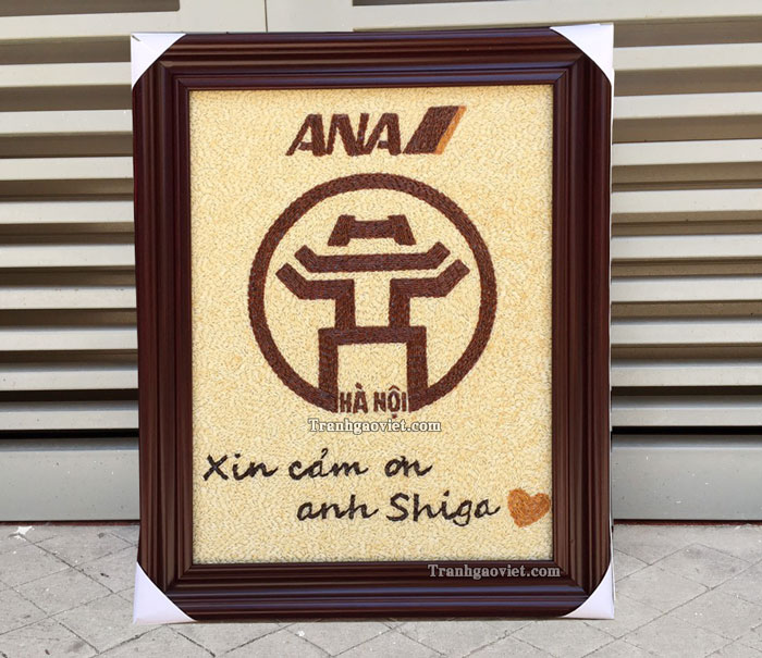 qu&agrave; tặng người nước ngo&agrave;i tranh gạo logo