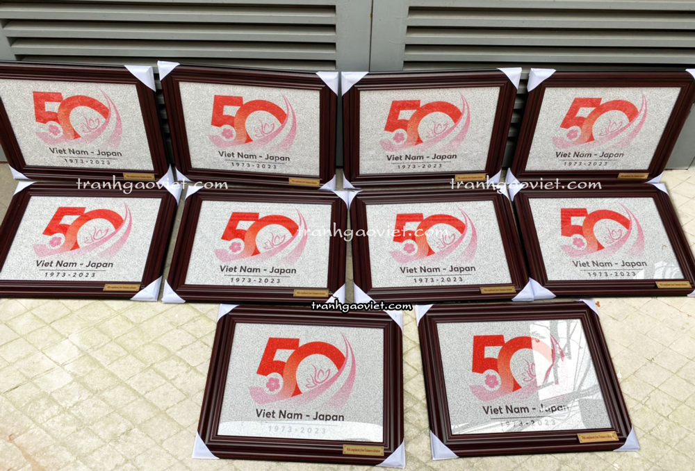 Qu&agrave; tặng sự kiện 50 năm Vietnam Japan