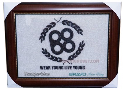 Logo Wear Young Live Young - Tranh đặt của Bravo